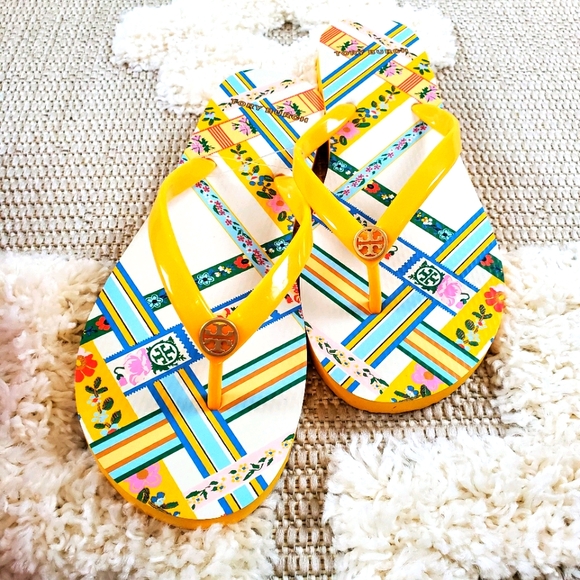 Tory Burch Shoes - NEW ARRIVAL Tory Burch Gold Crest thin flip flop 7